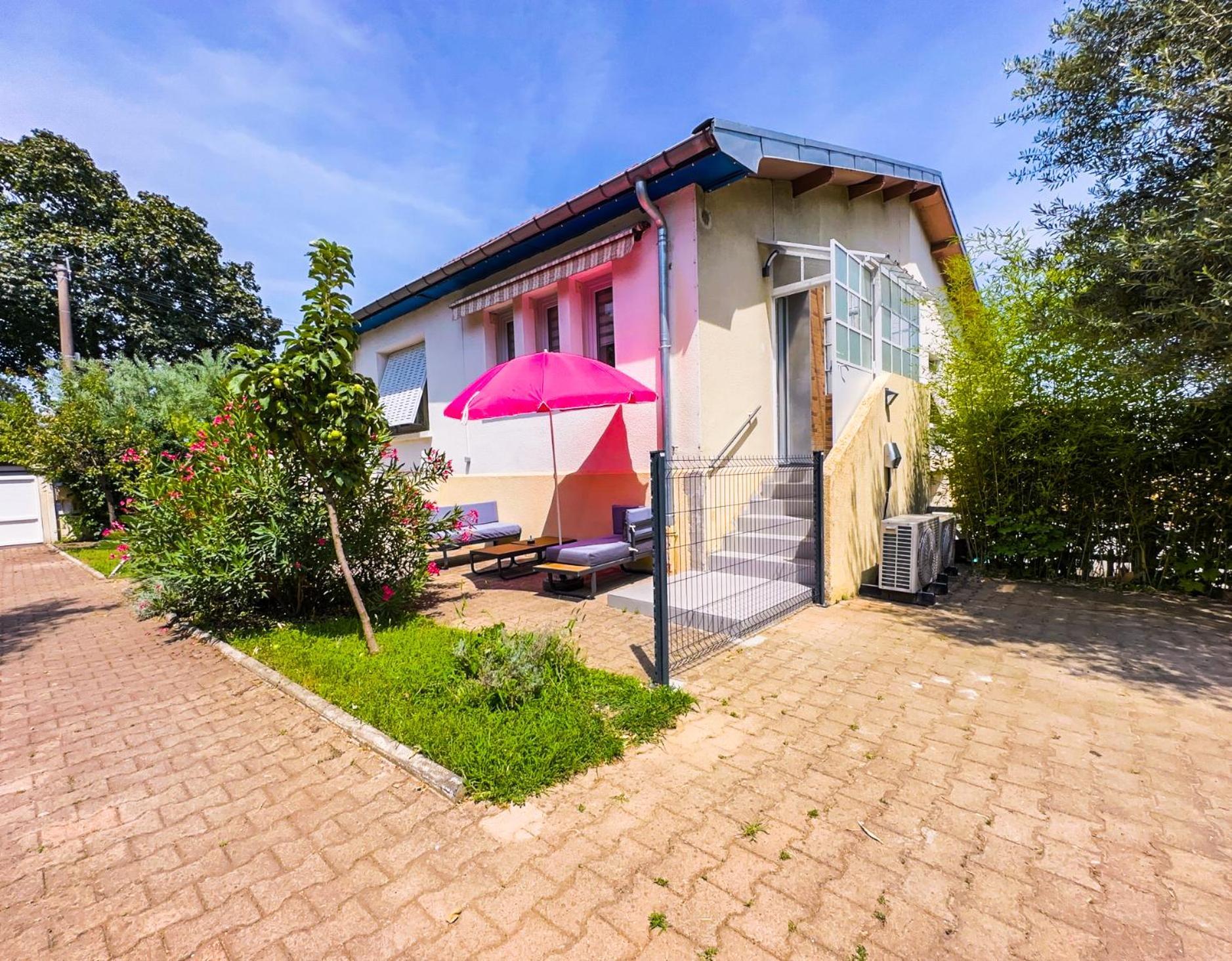 Serenity Suite Vénissieux Exterior foto