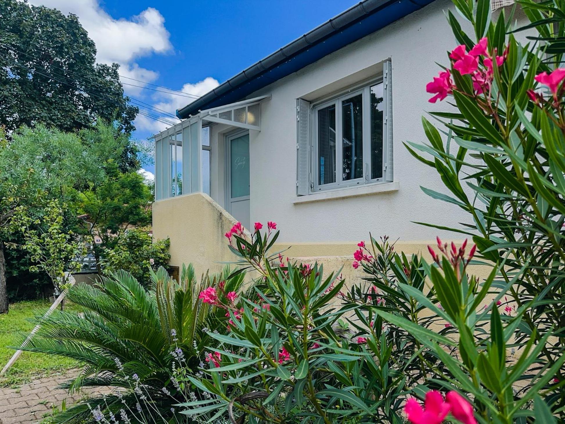 Serenity Suite Vénissieux Exterior foto